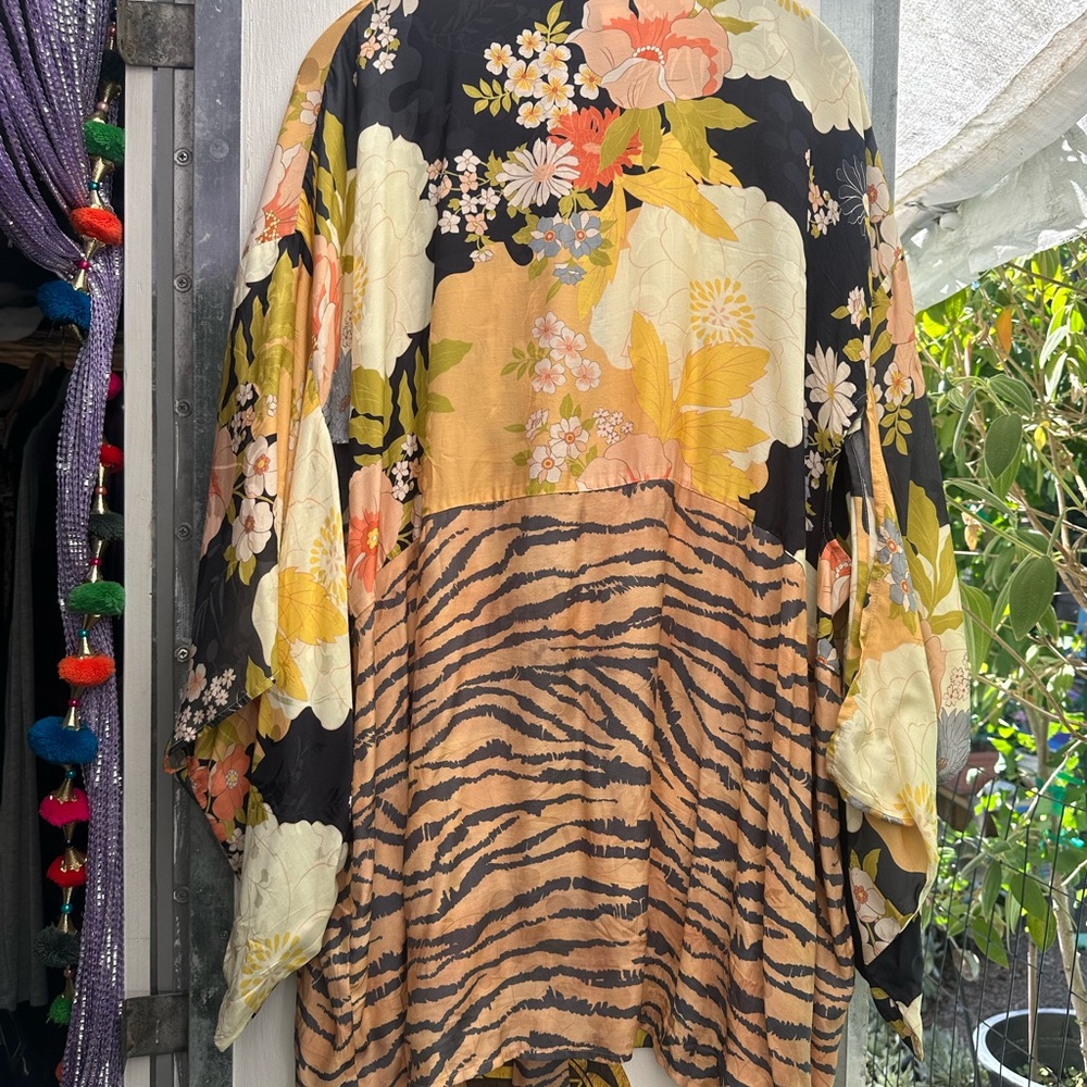 Spell Kimono - Picture 6 of 8